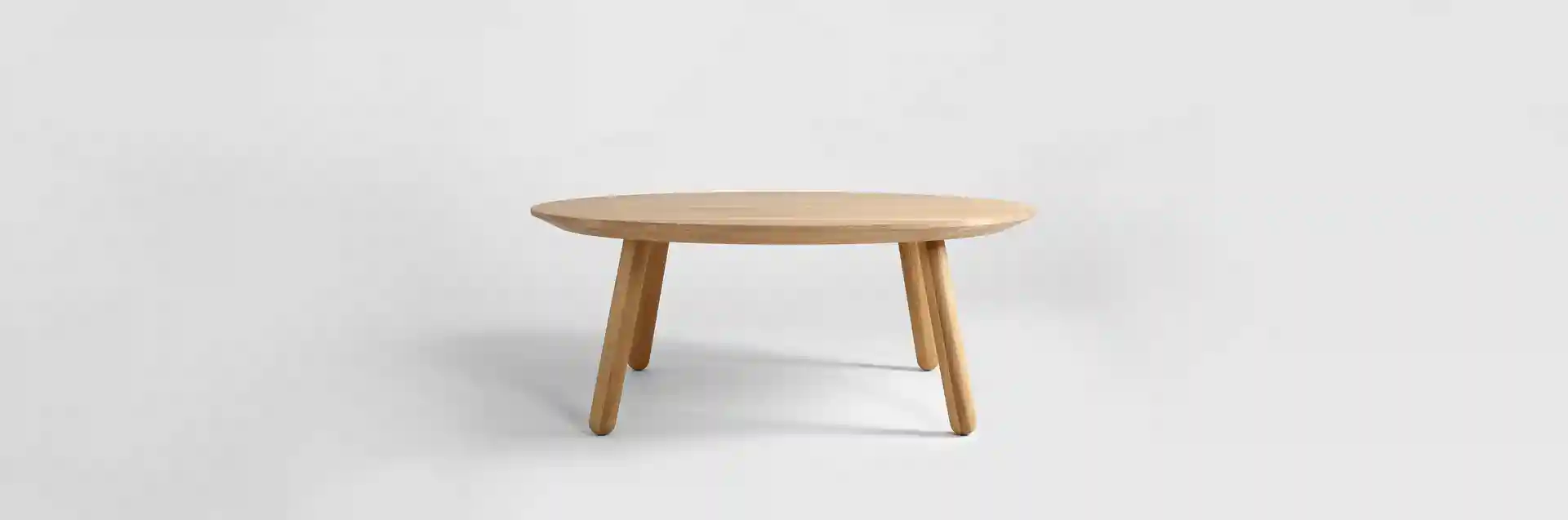 [Translate to german:] Okrągły drewniany stolik kawowy MILONI OX, Kolor: 03 Natural, Wymiary: Dł:  100 x Sz: 100 x Wys: 45 cm